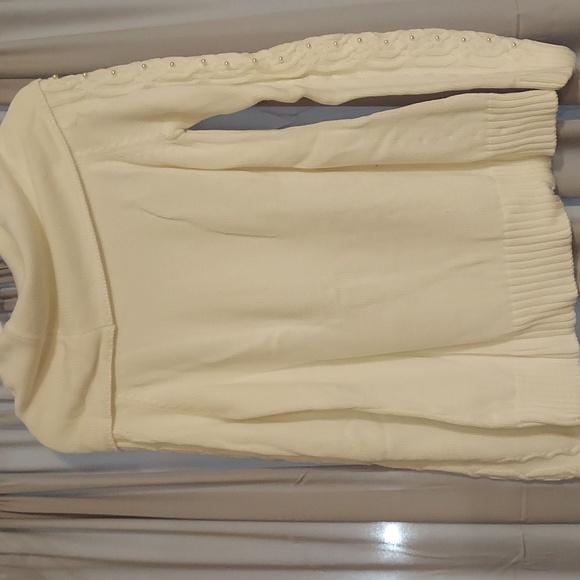 Gorgeous Belldini Off-white Sweater - Picture 5 of 6
